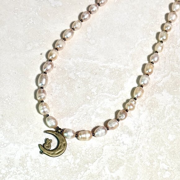 Genuine Pale Pink Freshwater Pearl Bronze Cat on the Moon Beaded Short Necklace - Picture 4 of 11